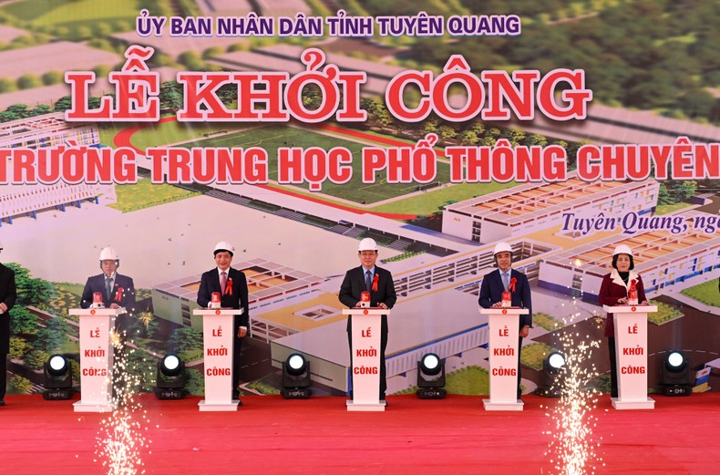 Chủ tịch Quốc hội Vương Đình Huệ phát động Tết trồng cây Xuân Quý Mão tại Tuyên Quang