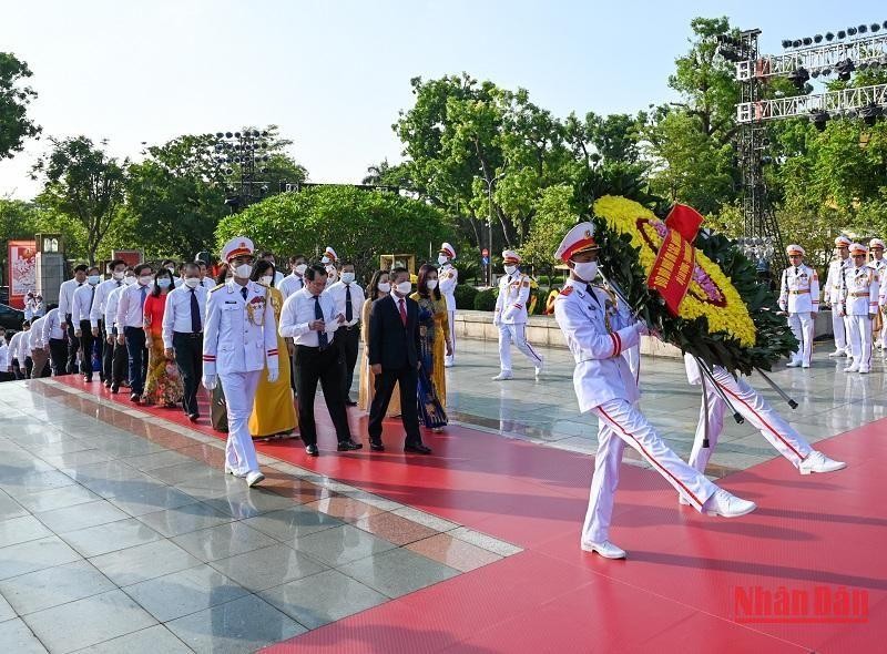 Lãnh đạo Đảng, Nhà nước dâng hương tưởng niệm các Anh hùng liệt sĩ