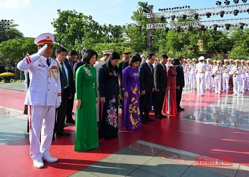 Lãnh đạo Đảng, Nhà nước dâng hương tưởng niệm các Anh hùng liệt sĩ