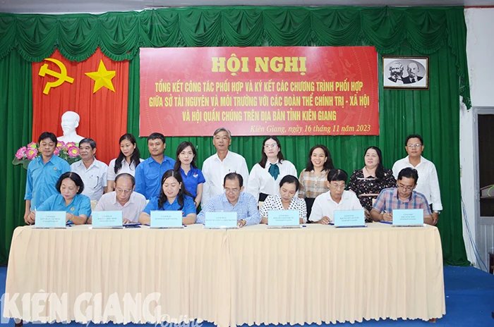 Ký kết chương trình phối hợp bảo vệ môi trường