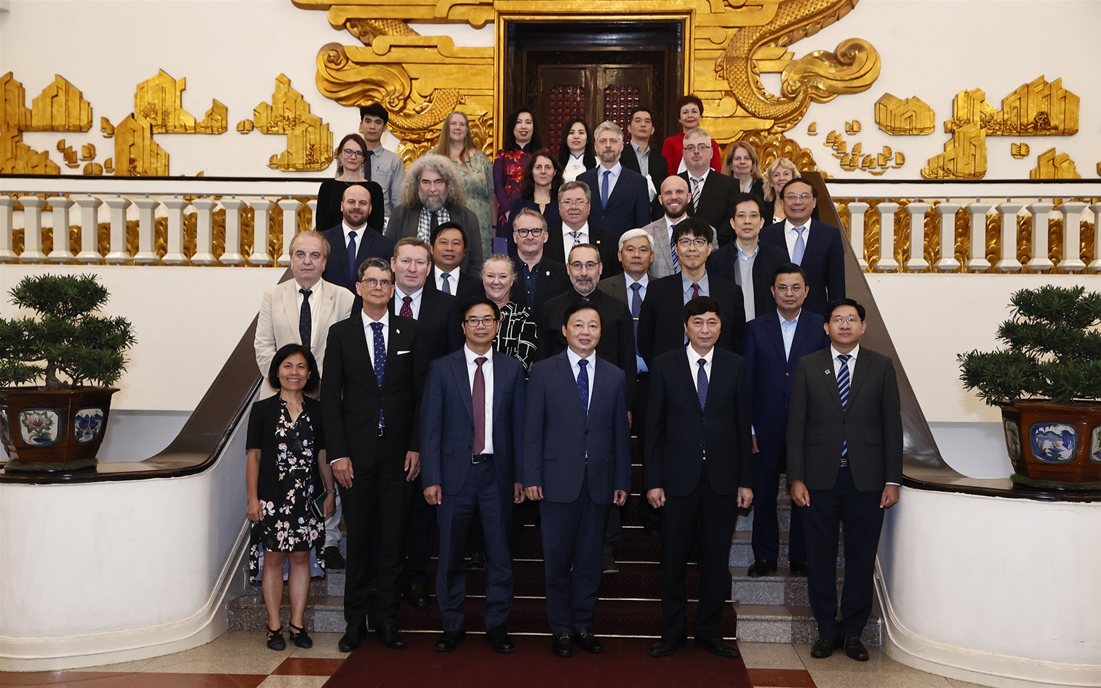 Phó Thủ tướng Trần Hồng Hà tiếp các nhà khoa học quốc tế về môi trường