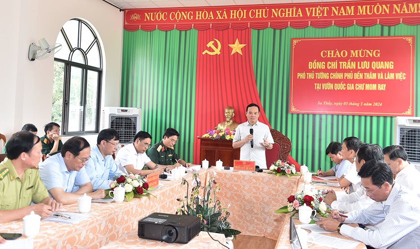 Phó Thủ tướng Trần Lưu Quang khảo sát công tác quản lý, bảo vệ, phòng cháy rừng tại Kon Tum