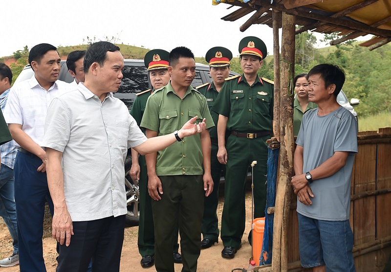 Phó Thủ tướng Trần Lưu Quang khảo sát công tác quản lý, bảo vệ, phòng cháy rừng tại Kon Tum