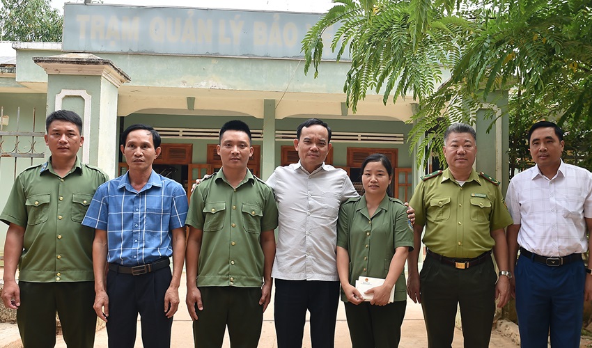 Phó Thủ tướng Trần Lưu Quang khảo sát công tác quản lý, bảo vệ, phòng cháy rừng tại Kon Tum