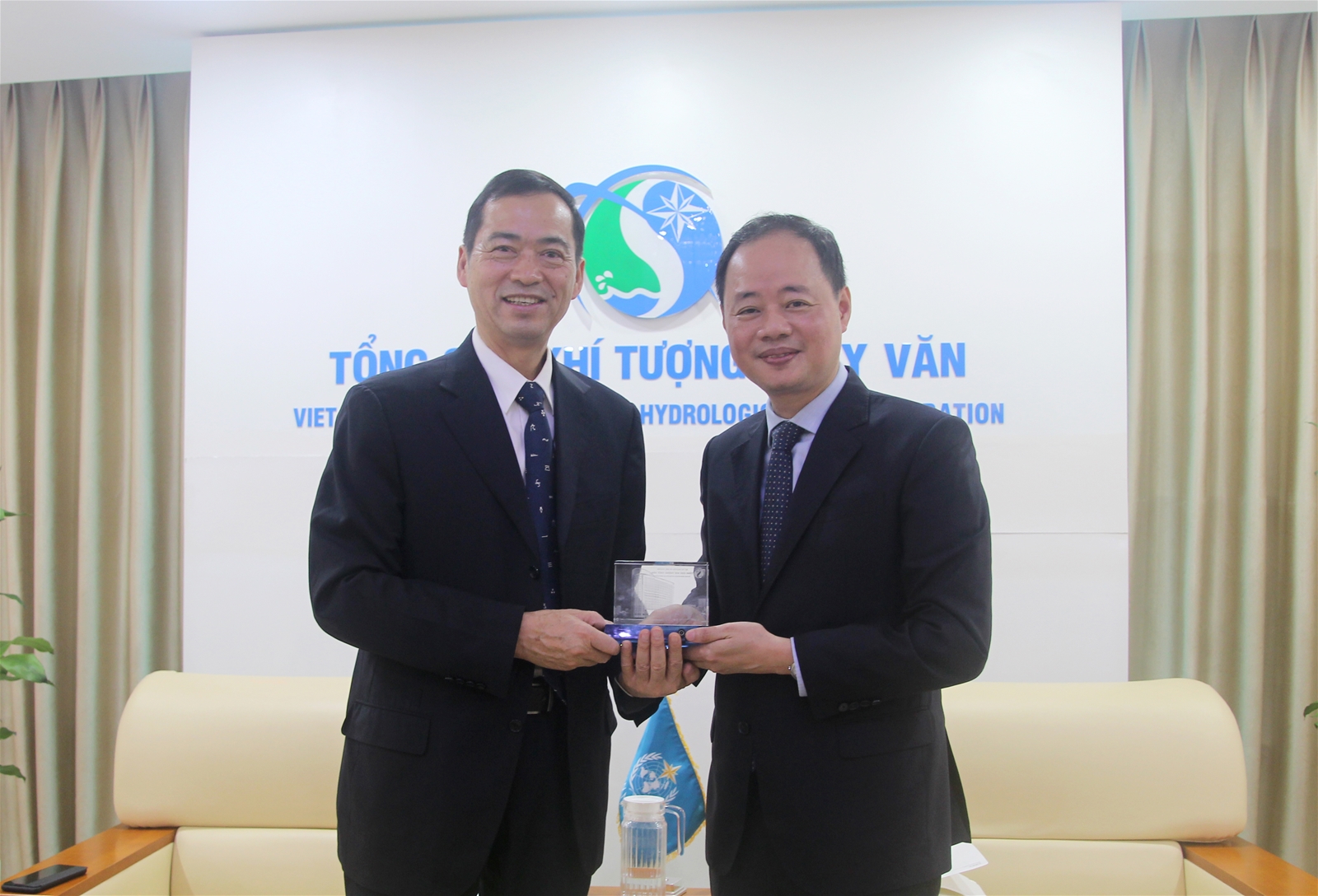 GS.TS. Trần Hồng Thái tiếp xã giao Thư ký của Ủy ban Bão quốc tế