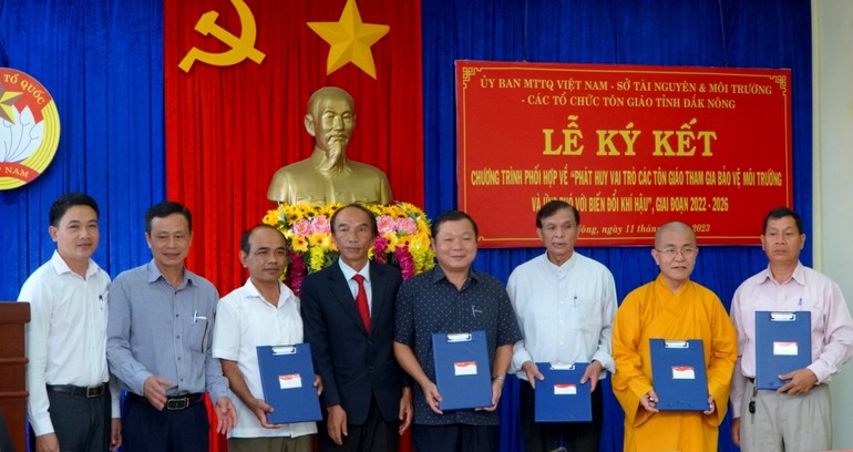 Ban Trị sự Phật giáo tỉnh Đắk Nông ký kết chương trình phối hợp bảo vệ môi trường