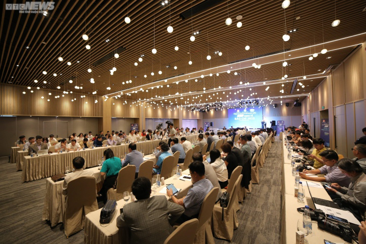 Thứ trưởng Bộ TT&TT: 'Kinh tế báo chí là mối lo hàng ngày'