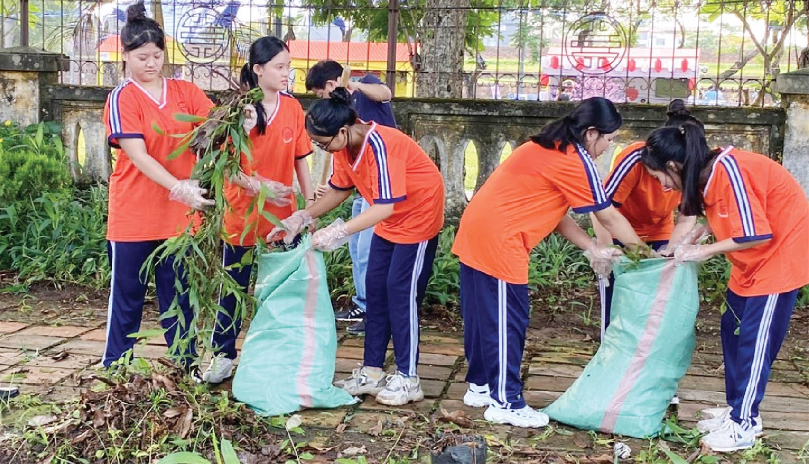 Làm đẹp cảnh quan trường học, di tích
