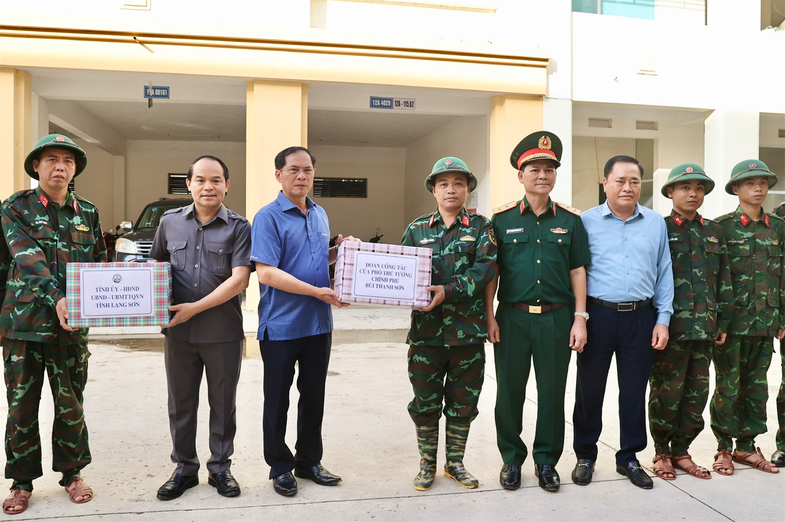 Phó Thủ tướng Bùi Thanh Sơn thị sát công tác ứng phó mưa lũ, thăm bà con tại 2 huyện bị ngập lụt tại Lạng Sơn