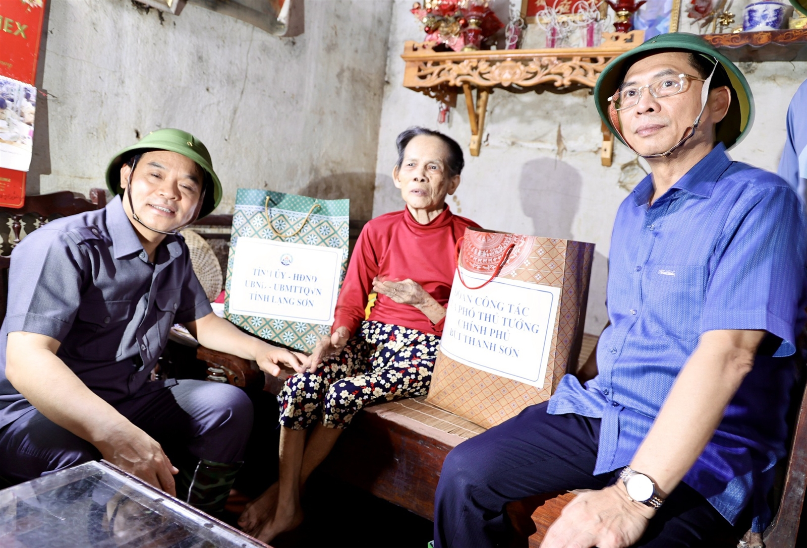 Phó Thủ tướng Bùi Thanh Sơn thị sát công tác ứng phó mưa lũ, thăm bà con tại 2 huyện bị ngập lụt tại Lạng Sơn