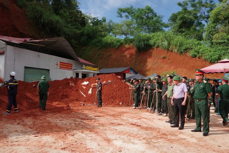 Tiếp tục sạt lở đất vùi lấp nhà, kho tàng ở Lạng Sơn