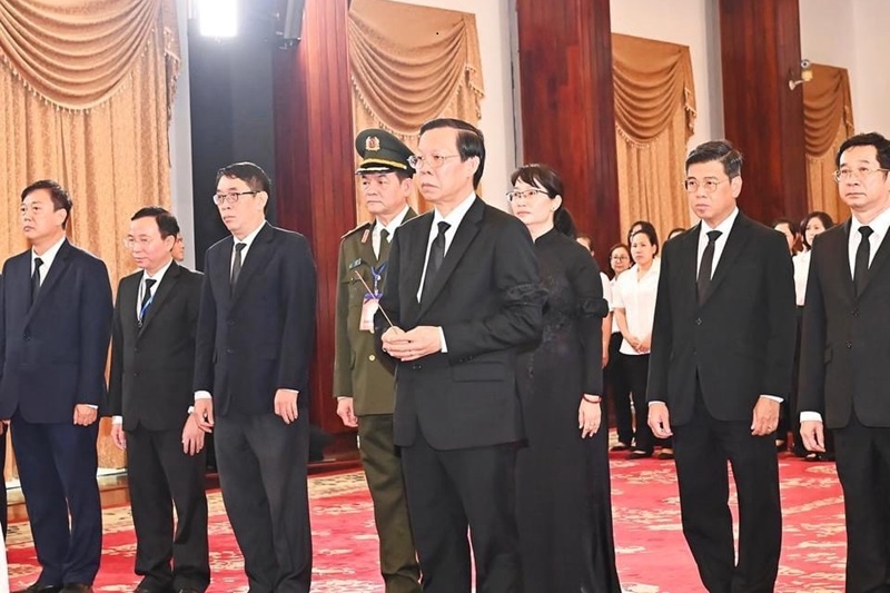 Trung tướng Lê Hồng Nam dẫn đầu đoàn cán bộ Công an TP.HCM viếng Tổng Bí thư Nguyễn Phú Trọng