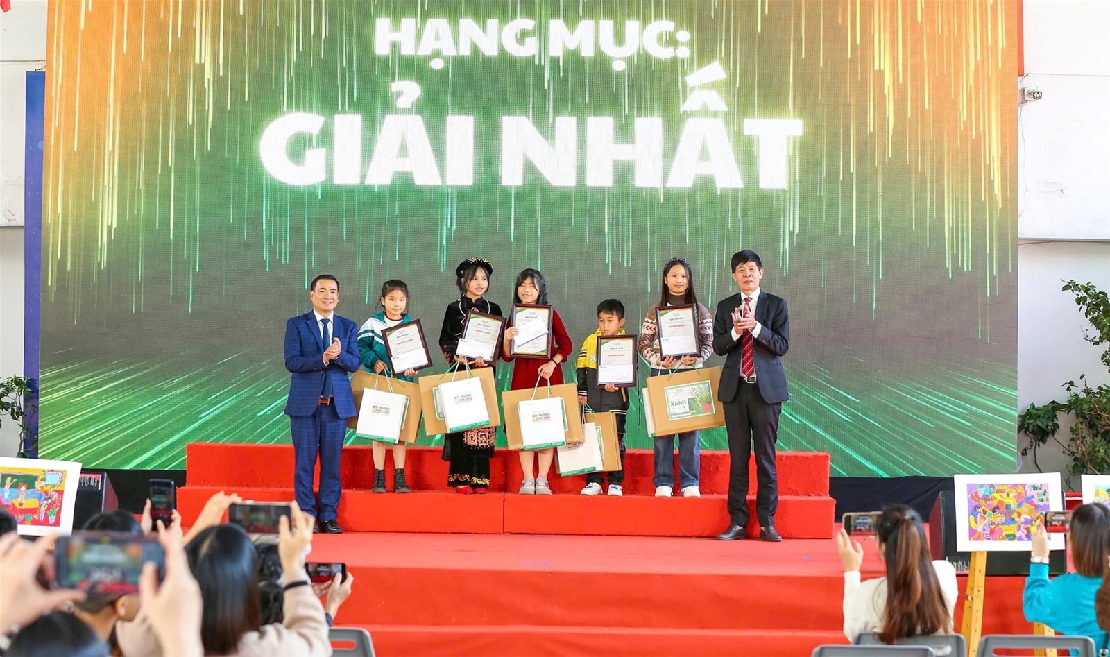 Ấn tượng Lễ trao giải Cuộc thi vẽ tranh về Bảo vệ môi trường trong học đường với chủ đề “Ngôi trường xanh”
