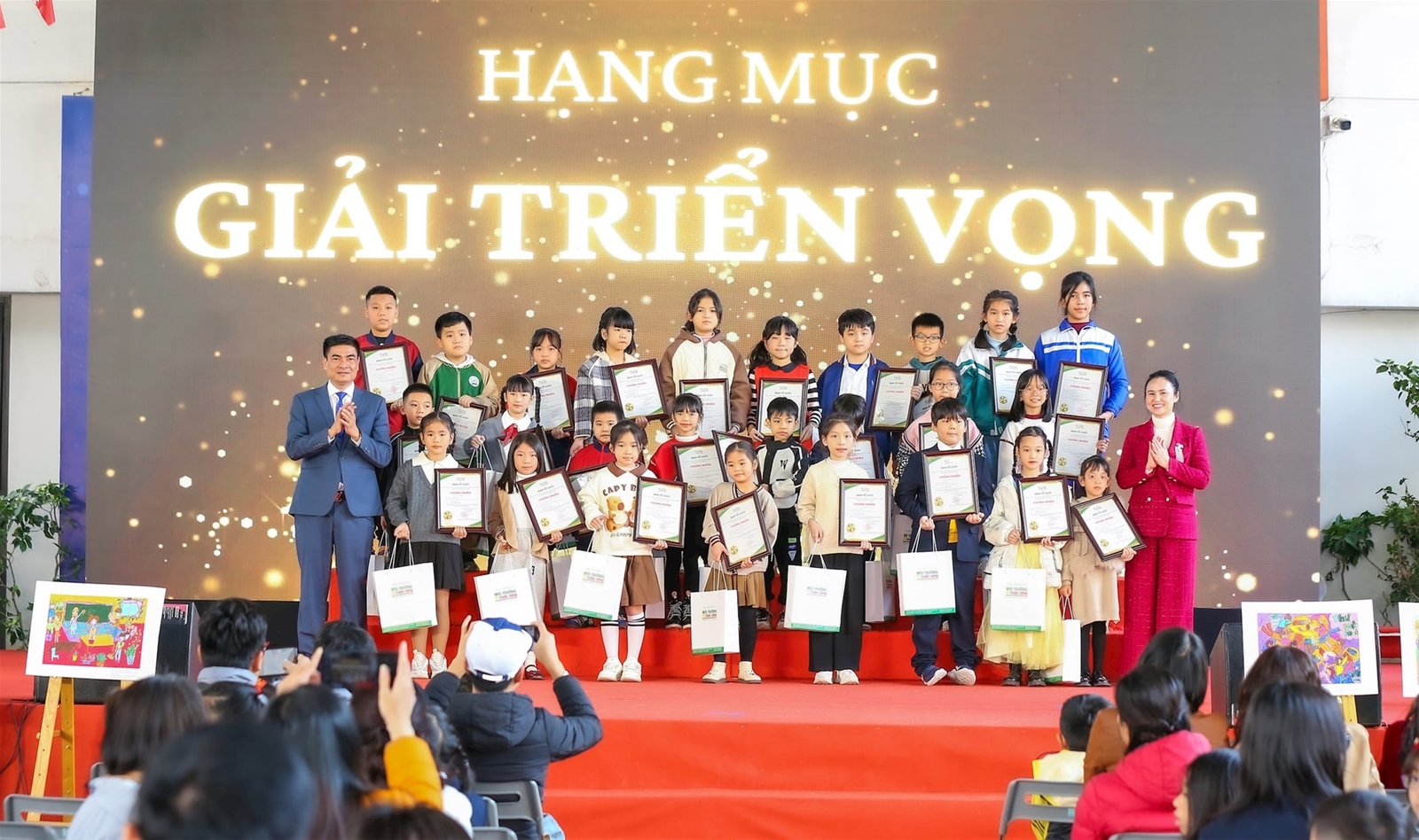 Ấn tượng Lễ trao giải Cuộc thi vẽ tranh về Bảo vệ môi trường trong học đường với chủ đề “Ngôi trường xanh”