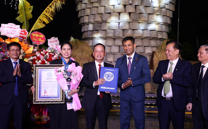 Liên hoan bánh dân gian ba miền và kết nối du lịch Bắc Ninh: 'Tưởng không đông mà đông không tưởng'