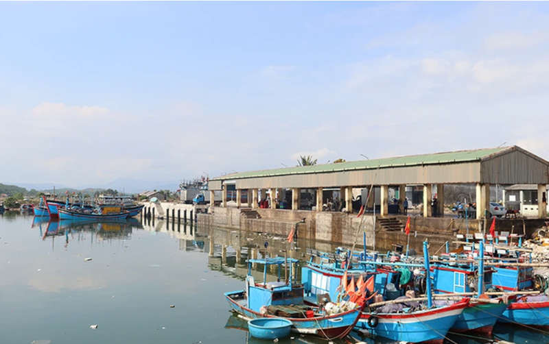 Cửa biển bị bồi lấp, ngư dân lo lắng