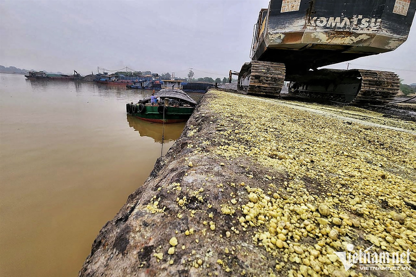 Bãi lưu huỳnh lộ thiên ngay tại Hà Nội