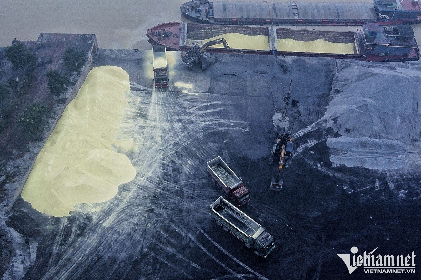 Bãi lưu huỳnh lộ thiên ngay tại Hà Nội