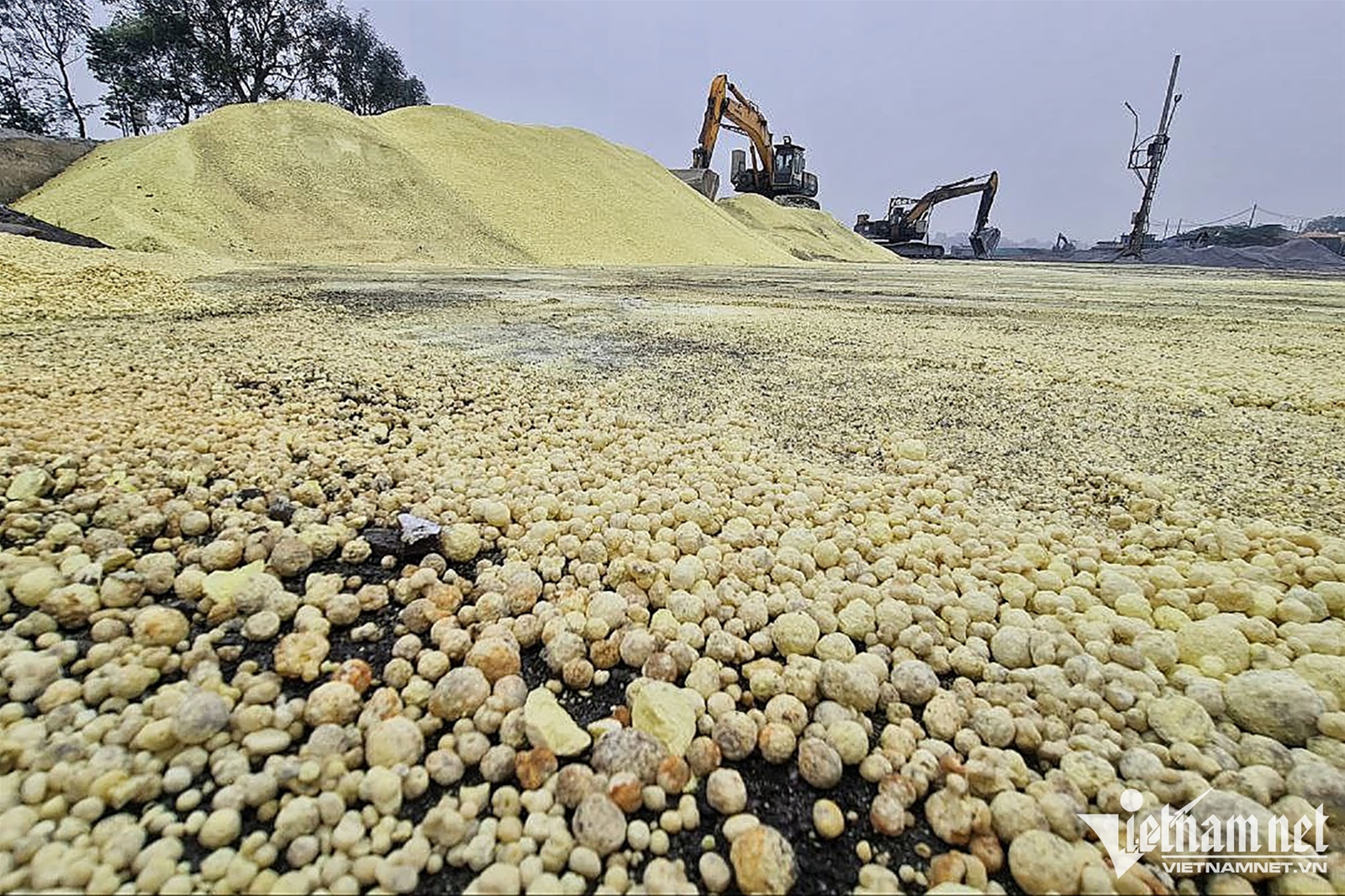 Bãi lưu huỳnh lộ thiên ngay tại Hà Nội