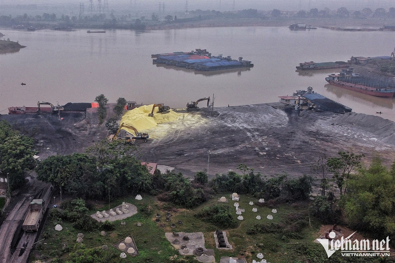 Bãi lưu huỳnh lộ thiên ngay tại Hà Nội