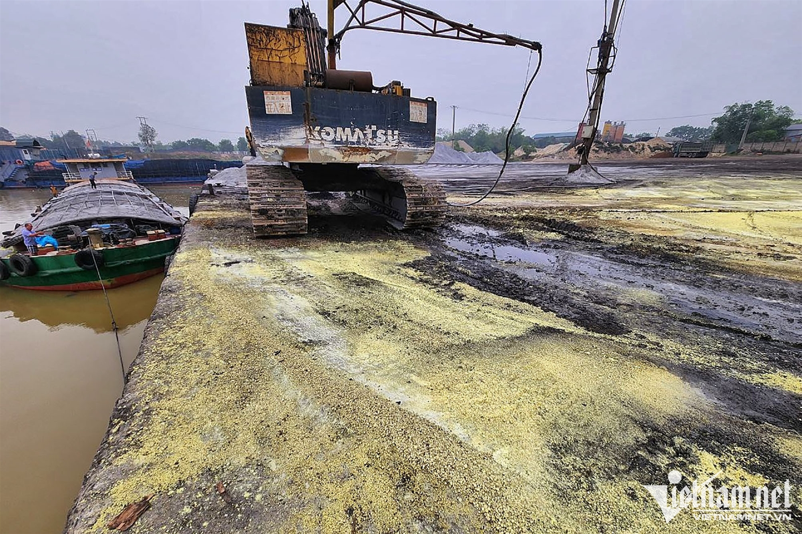 Bãi lưu huỳnh lộ thiên ngay tại Hà Nội