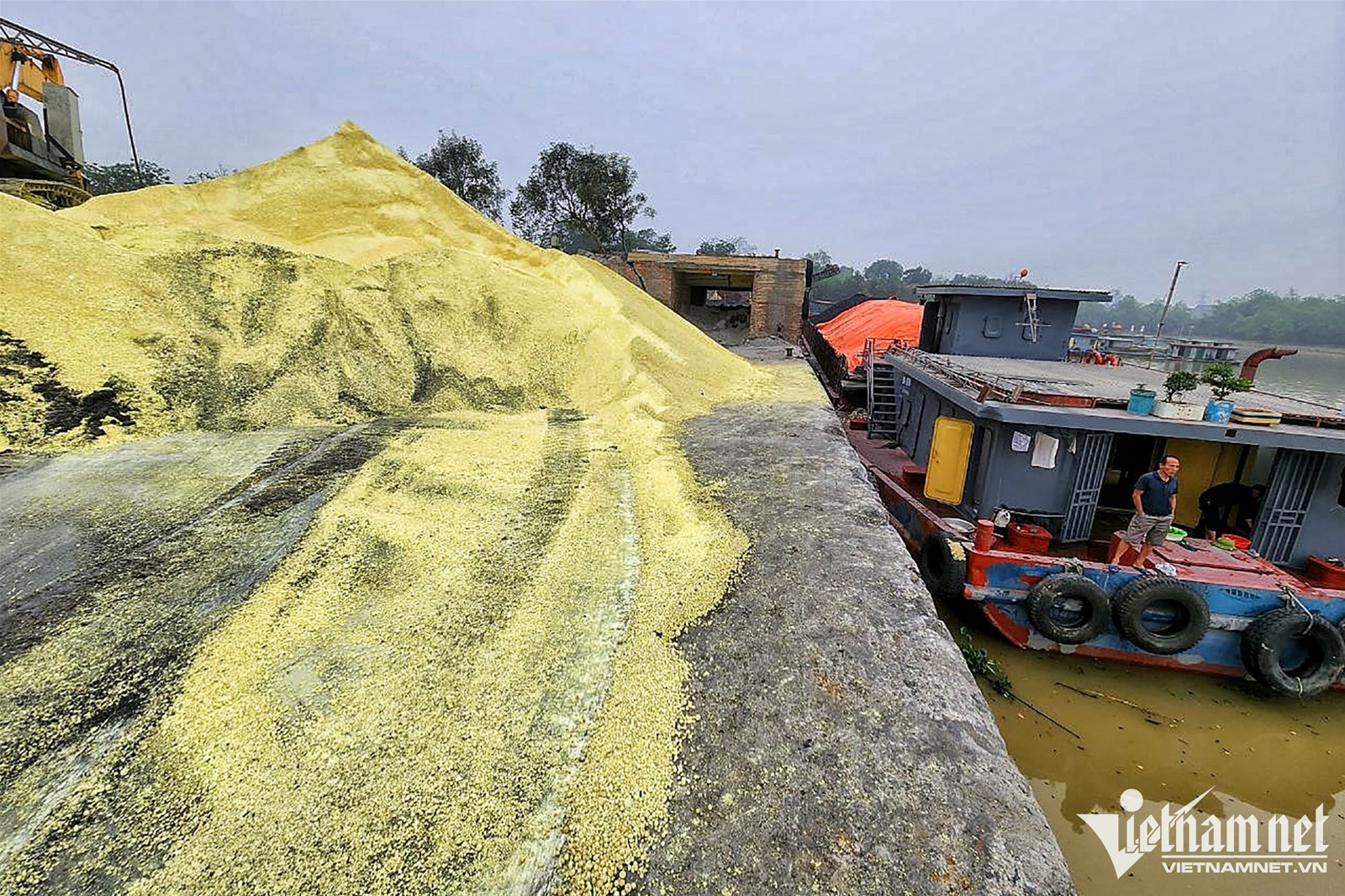 Bãi lưu huỳnh lộ thiên ngay tại Hà Nội