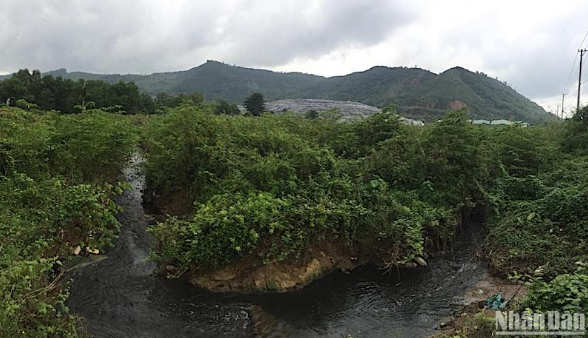 Cần sớm khắc phục sự cố nước rỉ rác tràn ra môi trường tại bãi rác lớn nhất Đà Nẵng