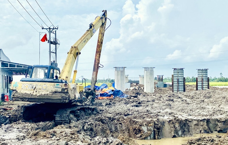 Miền Tây: Gian nan tìm nguồn cát thi công các tuyến cao tốc