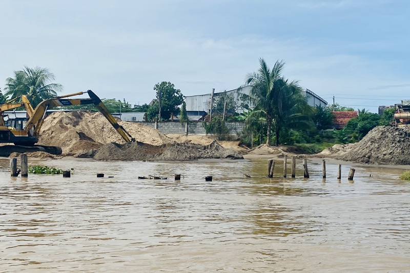 Miền Tây: Gian nan tìm nguồn cát thi công các tuyến cao tốc