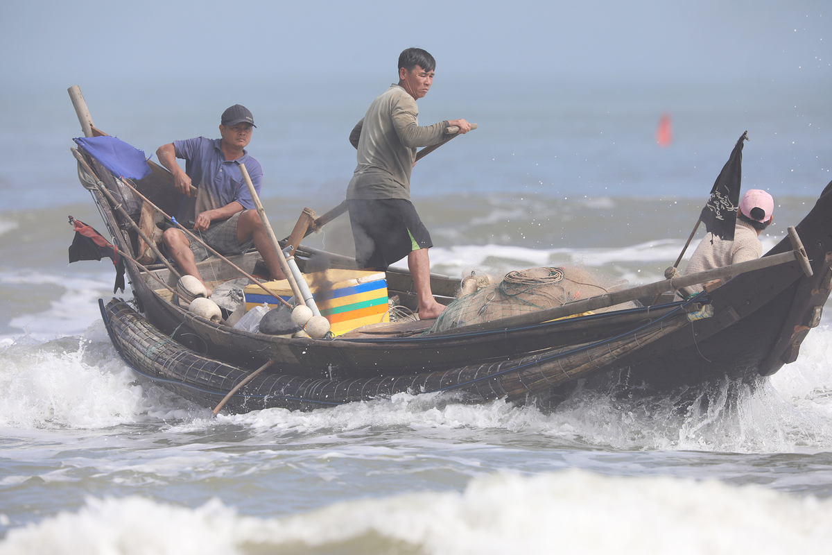 Thời tiết ngày 2/4: Bắc Bộ trời rét, Trung Bộ mưa to đến rất to, biển động mạnh