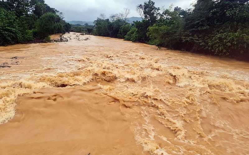 Khi thủy điện bất ngờ xả lũ