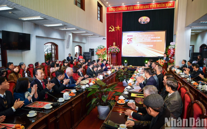 Kỷ niệm 35 năm Ngày Báo Nhân Dân cuối tuần ra số đầu