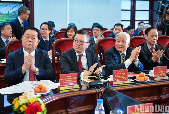 Kỷ niệm 35 năm Ngày Báo Nhân Dân cuối tuần ra số đầu