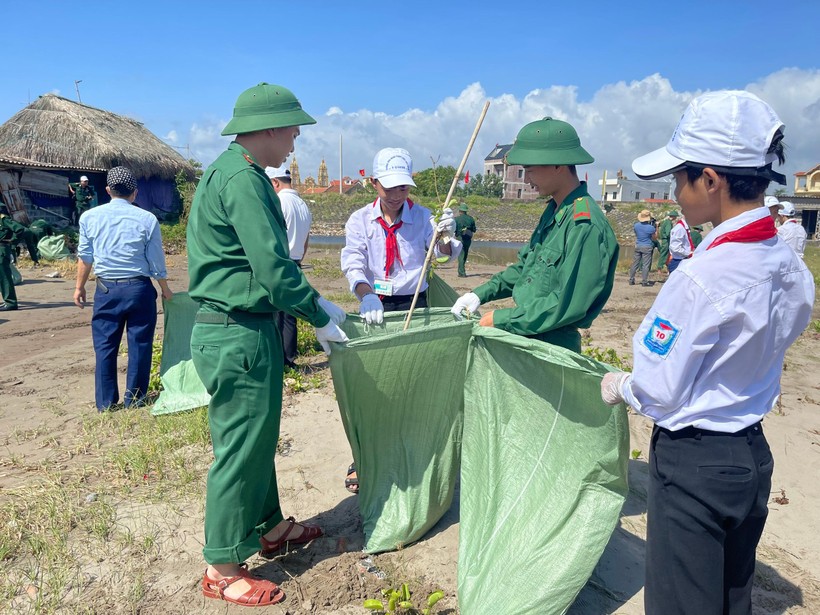 Nam Định phát động chiến dịch chung tay làm sạch môi trường biển