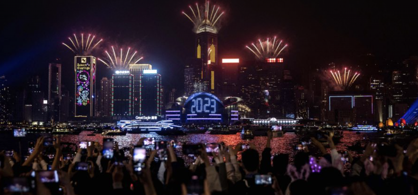 Thế giới chào đón năm 2023 trong pháo hoa rực rỡ và khoảnh khắc đáng nhớ