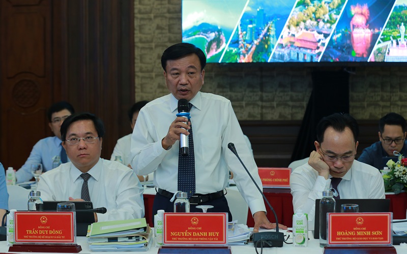 Ưu tiên các dự án kết nối liên vùng, hạ tầng năng lượng tái tạo