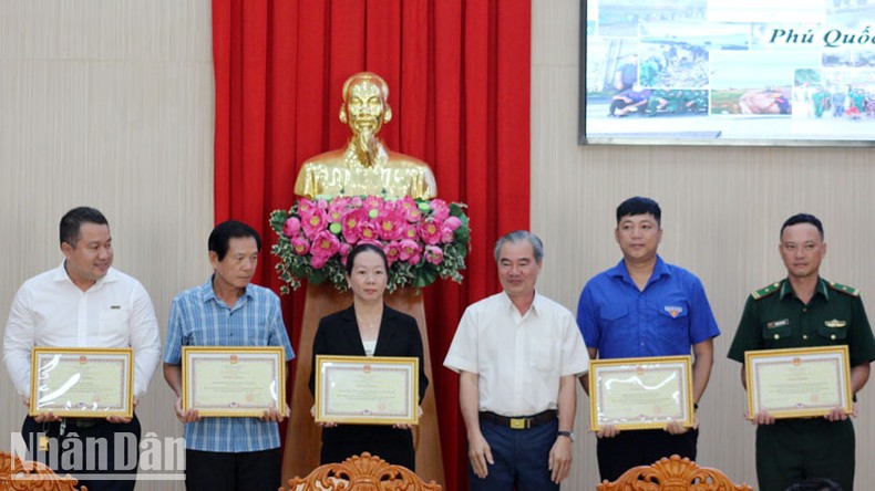 Kiên Giang: 4 năm thực hiện “Ngày vì môi trường Phú Quốc”, thu gom 816 tấn rác