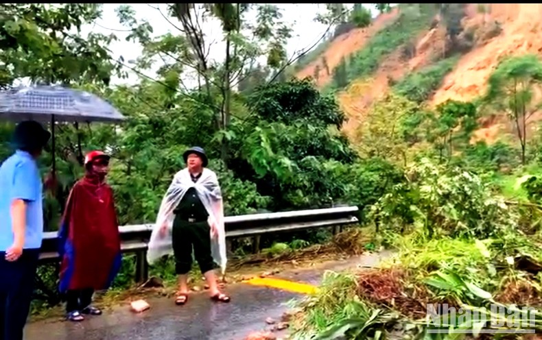 Lào Cai: Mưa lớn gây sạt lở, ách tắc giao thông ở huyện Mường Khương