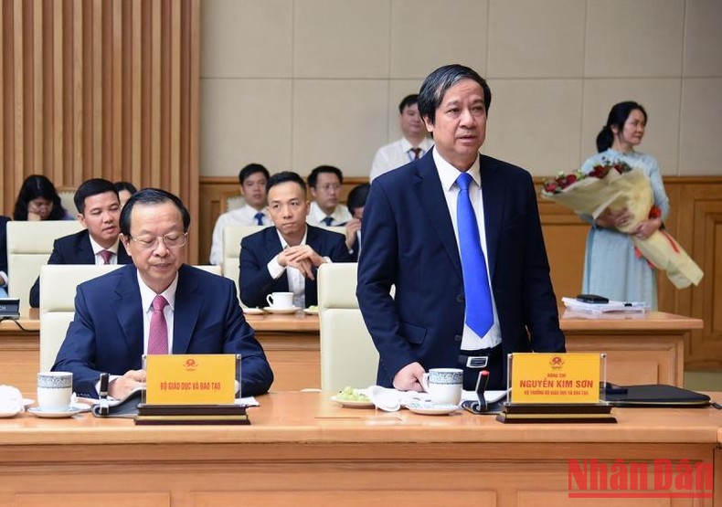 Thủ tướng Phạm Minh Chính gặp mặt các nhà giáo tiêu biểu