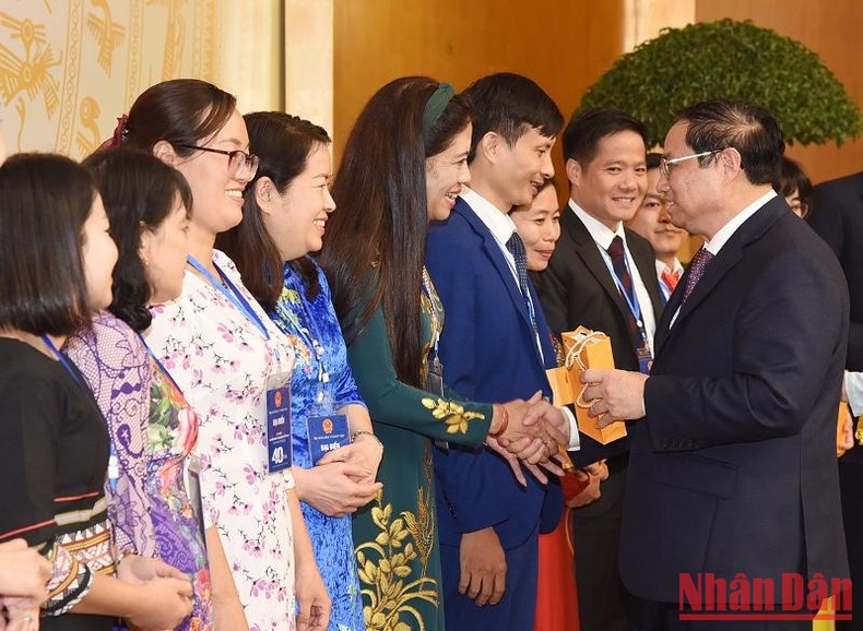 Thủ tướng Phạm Minh Chính gặp mặt các nhà giáo tiêu biểu