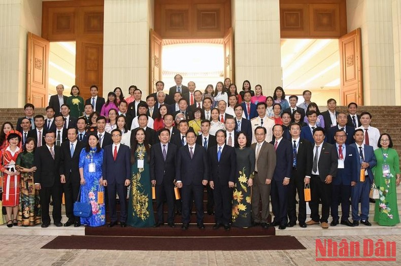 Thủ tướng Phạm Minh Chính gặp mặt các nhà giáo tiêu biểu