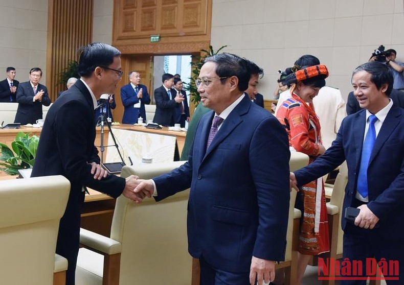 Thủ tướng Phạm Minh Chính gặp mặt các nhà giáo tiêu biểu