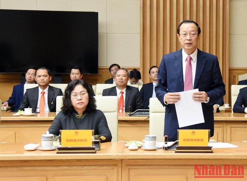 Thủ tướng Phạm Minh Chính gặp mặt các nhà giáo tiêu biểu