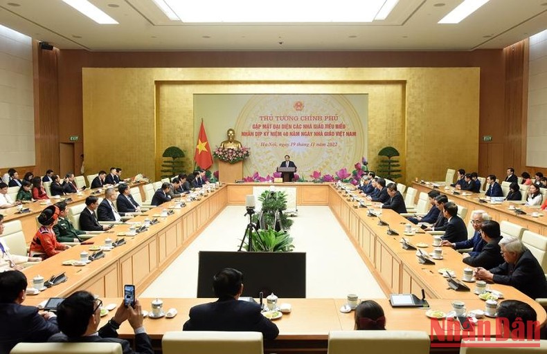 Thủ tướng Phạm Minh Chính gặp mặt các nhà giáo tiêu biểu