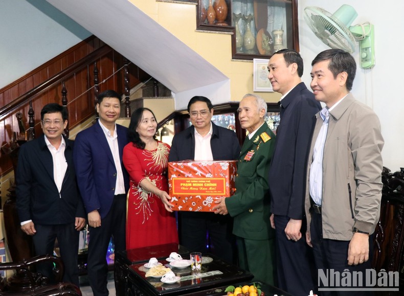 Thủ tướng Phạm Minh Chính thăm các gia đình chính sách tỉnh Phú Yên