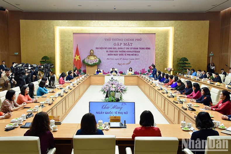 Kế thừa, nuôi dưỡng, phát huy truyền thống nhân hậu, đảm đang, trí tuệ và cống hiến của phụ nữ Việt Nam