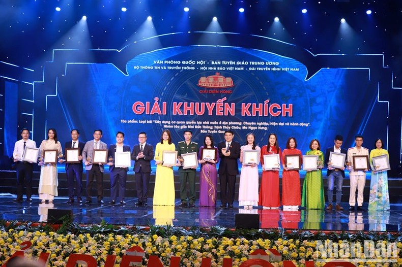 67 tác phẩm báo chí được trao Giải Diên Hồng lần thứ nhất