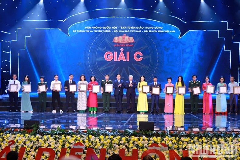 67 tác phẩm báo chí được trao Giải Diên Hồng lần thứ nhất