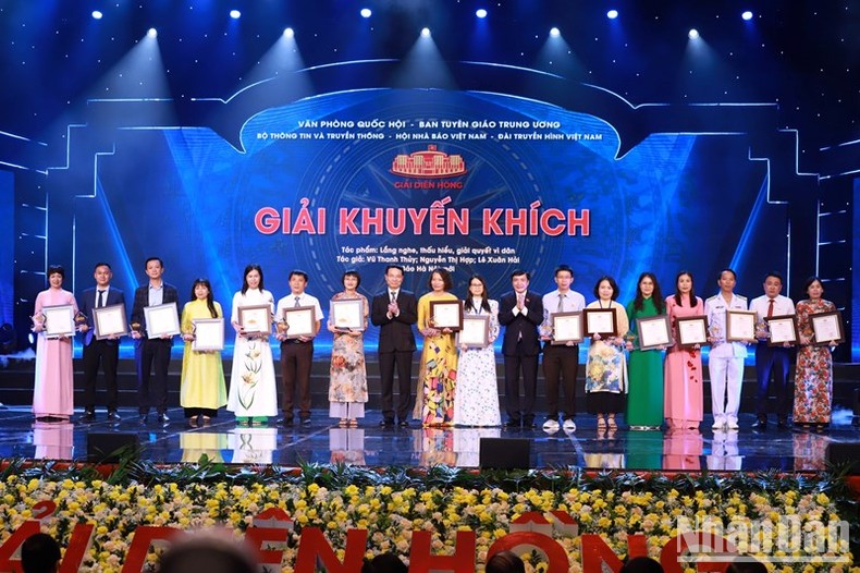 67 tác phẩm báo chí được trao Giải Diên Hồng lần thứ nhất