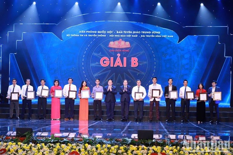 67 tác phẩm báo chí được trao Giải Diên Hồng lần thứ nhất